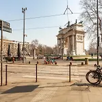 Youhosty - Arco Della Pace Apartment