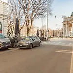 Youhosty - Arco Della Pace Apartment