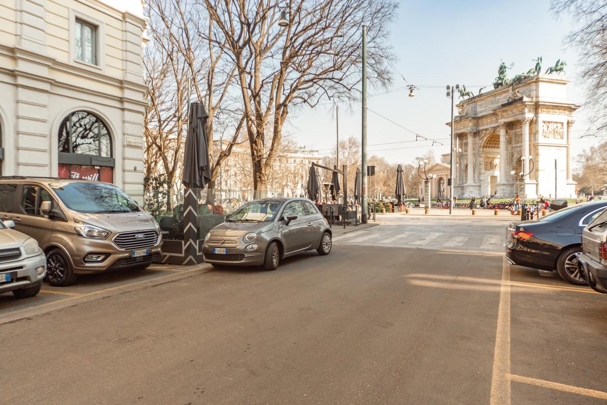 Youhosty - Arco Della Pace *